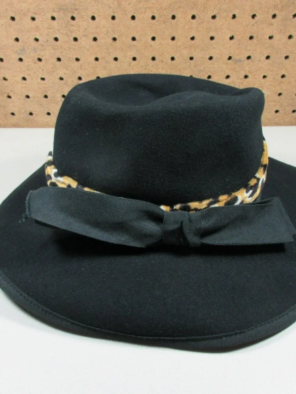 Vintage Michael Howard womens black cheetah ribbon Wool fedora USA